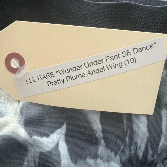 Lululemon wonder under pants size 10 fits like normal size 4 or 6 like new - Picture 7 of 7